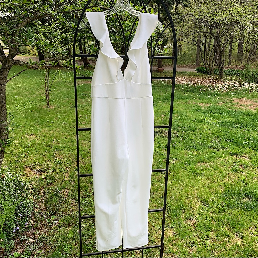 Lulu’s ~new~ Leilani White Ruffled Jumpsuit